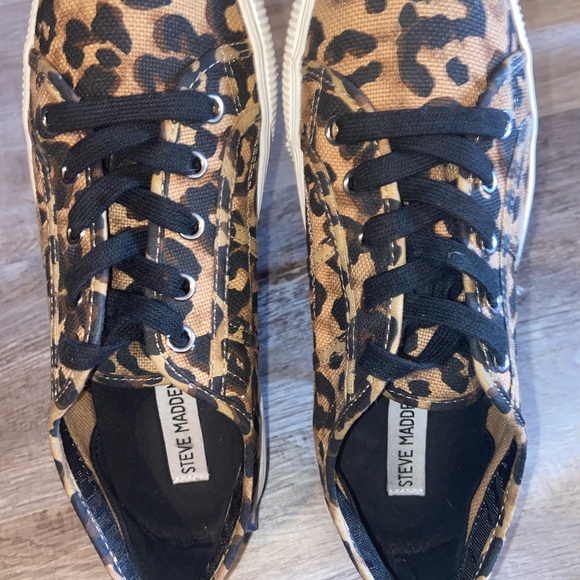 Steve Madden Women’s Leopard Print Fabric Fashion Sneakers size 8 (K) - Picture 3 of 10